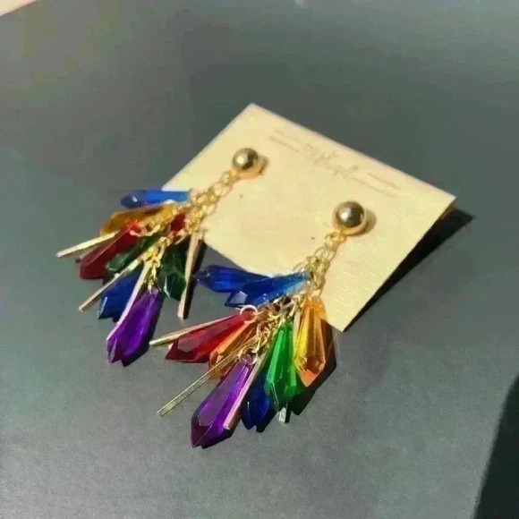 Vintage earring by Hugo - Picture 1 of 5